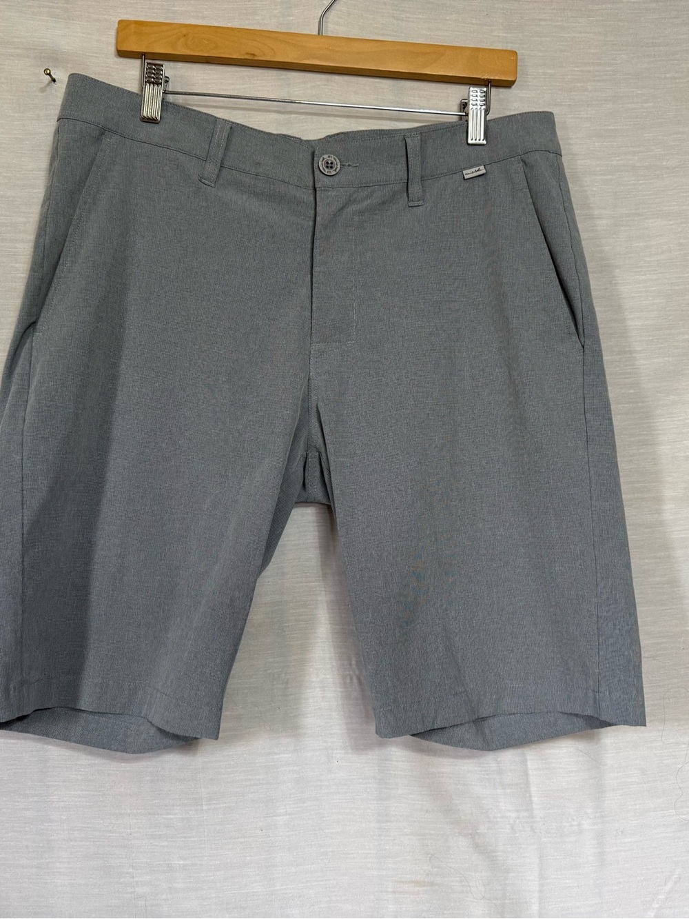 TravisMathew Sand Harbor Gray Performance Golf Shorts Size 34
